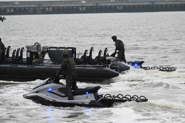 German Armed Forces Unveil New Biber Watercraft The German Navy presents its new Biber watercraft during a dynamic demonstration Soldiers demonstrate the fast and agile, militarily modified jet skis of the Maritime Interdiction Secur Copyright: xdiebildwerftx