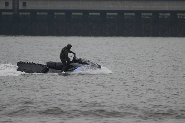 German Armed Forces Unveil New Biber Watercraft The German Navy presents its new Biber watercraft during a dynamic demonstration Soldiers demonstrate the fast and agile, militarily modified jet skis of the Maritime Interdiction Secur Copyright: xdiebildwerftx