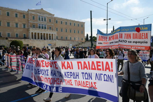 Students and teachers protest over education funding and living costs in Athens Teachers march in front of the Greek Parliament holding banners during a demonstration demanding increased funding for public education and measures to address rising living costs. Athens Greece Copyright: xNicolasxKoutsokostasxNicolasxKoutsokostasx DSC_202610210302