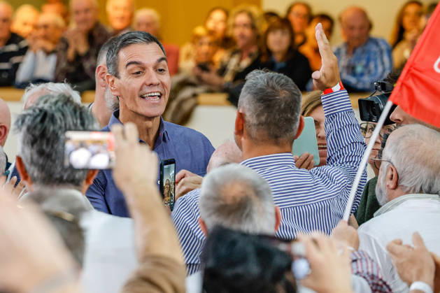Sánchez Takes Part in a Pre-Campaign Event in Burgos Prime Minister Pedro Sánchez during a pre-campaign event at Fórum Evolución on October 21, 2026, in Burgos, Castile and León, Spain. This is Sánchez’s third visit to Castile and León since the election was called; the Socialist leader visited Ponferrada, León, last Sunday, October 11, for an event at La Térmica Cultural, and this Monday, the 19th, in Valladolid, he led an event at the Cúpula del Milenio October 21, 2026, Tomá, Burgos, Castile and León, Burgos, Castile and León, Spain  Copyright: xTomasxAlonsox 7859989