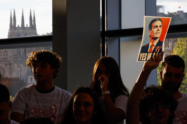 Sánchez Participates in a Pre-Campaign Event in Burgos. The public attended a PSOE pre-campaign event at the Fórum Evolución on October 21, 2026, in Burgos, Castile and León, Spain. This marks Sánchez’s third visit to Castile and León since the elections were called, as the Socialist leader visited Ponferrada, León, last Sunday, October 11, for an event at La Térmica Cultural, and this Monday, the 19th, in Valladolid, he led a rally at the Cúpula del Milenio. October 21, 2026. Tomá, Burgos, Castile and León. Burgos, Castile and León, Spain Copyright: xTomasxAlonsox 7860007