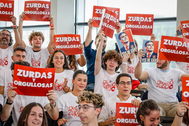Sánchez Participates in a Pre-Campaign Event in Burgos. The public during a PSOE pre-campaign event at Fórum Evolución on October 21, 2026, in Burgos, Castile and León, Spain. This is Sánchez’s third visit to Castile and León since the elections were called, as the Socialist leader visited Ponferrada, León, last Sunday, October 11, for an event at La Térmica Cultural, and this Monday, the 19th, in Valladolid, he led a rally at the Cúpula del Milenio. October 21, 2026. Tomá, Burgos, Castile and León. Burgos, Castile and León, Spain Copyright: xTomasxAlonsox 7860011