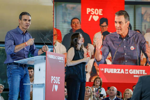 Sánchez Participates in a Pre-Campaign Event in Burgos Prime Minister Pedro Sánchez speaks during a PSOE pre-campaign event at Fórum Evolución on October 21, 2026, in Burgos, Castile and León, Spain. This is Sánchez’s third visit to Castile and León since the election was called; the Socialist leader visited Ponferrada, León, last Sunday, October 11, for an event at La Térmica Cultural, and this Monday, the 19th, in Valladolid, he led an event at the Cúpula del Milenio. October 21, 2026, Tomá, Burgos, Castile and León, Burgos, Castile and León, Spain Copyright: xTomasxAlonsox 7860103