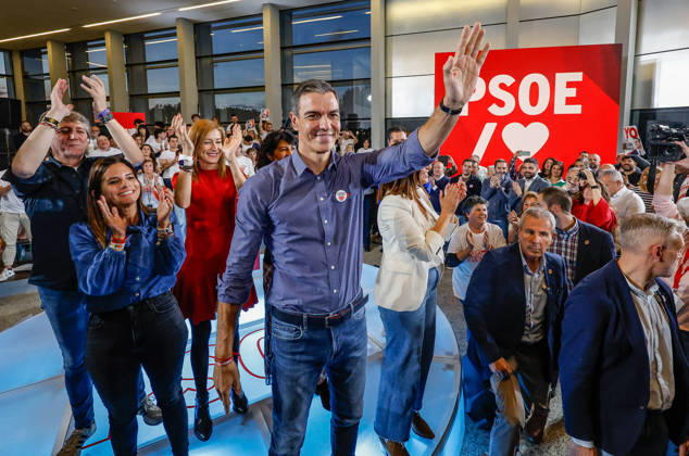 Sánchez Takes Part in a Pre-Campaign Event in Burgos Prime Minister Pedro Sánchez during a PSOE pre-campaign event at Fórum Evolución on October 21, 2026, in Burgos, Castile and León, Spain. This is Sánchez’s third visit to Castile and León since the election was called; the Socialist leader visited Ponferrada, León, last Sunday, October 11, for an event at La Térmica Cultural, and this Monday, the 19th, in Valladolid, he led an event at the Cúpula del Milenio on October 21, 2026, in Tomá, Burgos, Castile and León, Burgos, Castile and León, Spain Copyright: xTomasxAlonsox 7860105