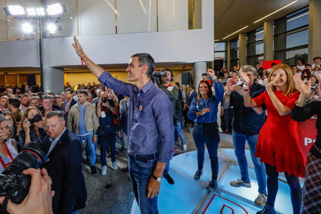 Sánchez Takes Part in a Pre-Campaign Event in Burgos Prime Minister Pedro Sánchez during a PSOE pre-campaign event at Fórum Evolución on October 21, 2026, in Burgos, Castile and León, Spain. This is Sánchez’s third visit to Castile and León since the election was called; the Socialist leader visited Ponferrada, León, last Sunday, October 11, for an event at La Térmica Cultural, and this Monday, the 19th, in Valladolid, he led an event at the Cúpula del Milenio on October 21, 2026, in Tomá, Burgos, Castile and León, Burgos, Castile and León, Spain Copyright: xTomasxAlonsox 7860106