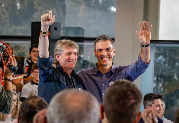 Sánchez Takes Part in a Pre-Campaign Event in Burgos The secretary-general of the Castile and León Socialist Party, Carlos Martínez i, and Prime Minister Pedro Sánchez d, during a PSOE pre-campaign event at Fórum Evolución on October 21, 2026, in Burgos, Castile and León, Spain. This is Sánchez’s third visit to Castile and León since the elections were called; the Socialist leader visited Ponferrada, León, last Sunday, October 11, for an event at La Térmica Cultural, and this Monday, the 19th, in Valladolid, he led an event at the Cúpula del Milenio on October 21, 2026, in Tomá, Burgos, Castile and León, Spain. Copyright: xTomasxAlonsox 7860118