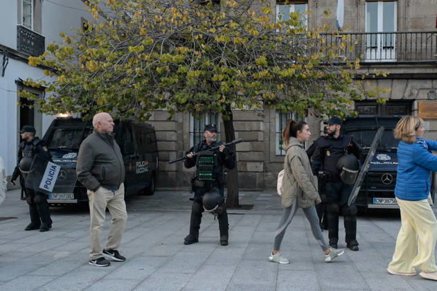 Protests Against Police Repression in A Coruna Hundreds of people are demonstrating against the police repression they have suffered in recent days, as of October 21, 2026, in A Coruna, Galicia, Spain. Abascal’s visit to A Coruna this morning ended with incidents and police charges in María Pita Square. The disturbances left twelve people injured and two arrested. OCTOBER 21, 2026. A Coruna, Galicia; A Coruna, Galicia, Spain  Copyright: xM.xDylanx 7860153