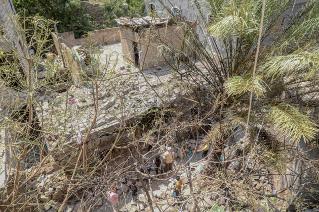 Intense clashes between government forces and Houthis cause severe infrastructure damage in Taiz TAIZ, YEMEN - OCTOBER 21: Buildings and structural property lie severely damaged following intensified clashes between Yemeni government forces and Iran-backed Houthis in the Al-Mudhaffar district of Taiz, southwestern Yemen on October 21, 2026. The escalated fighting and shelling in urban sectors have inflicted widespread destruction on local infrastructure across the governorate. Hamza Mustafa Anadolu Taiz Yemen. Editorial use only. Please get in touch for any other usage.  Copyright: x2026xAnadoluxHamzaxMustafax