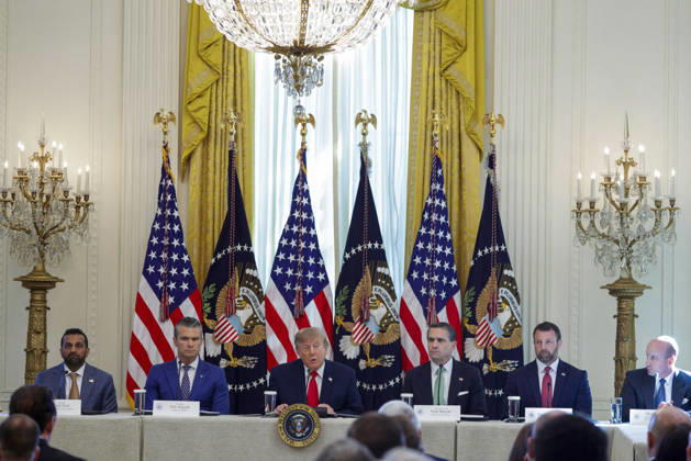 US President Donald J. Trump hosts a roundtable on Protecting American Families and Seniors from Cybercrime US President Donald J. Trump, with FBI Director Kash Patel (L), Secretary of Defense Pete Hegseth (2-L) and Attorney General Todd Blanche (3-R), Secretary of Homeland Security Markwayne Mullin (2-R) and Senior advisor Stephen Miller (R), delivers remarks during a roundtable on Protecting American Families and Seniors from Cybercrime in the East Room of the White House in Washington, DC USA, 21 October 2026. WASHINGTON DISTRICT OF COLUMBIA United States  Copyright: xPool ABACAx