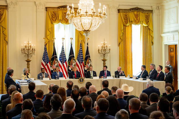 October 21, 2026, Washington, District Of Columbia, United States: President DONALD TRUMP hosts a White House roundtable focused on combating cybercrime, online fraud and foreign-based criminal networks targeting Americans. Washington United States  - ZUMAk206 20261021_znp_k206_007 Copyright: xMattxKaminskyx