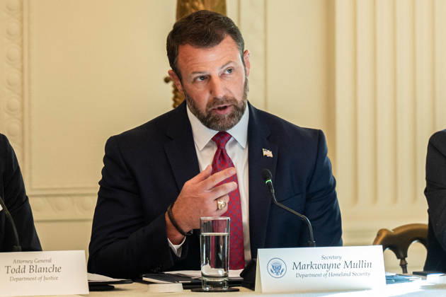 October 21, 2026, Washington, District Of Columbia, United States: Secretary of Homeland Security MARKWAYNE MULLIN speaks during a White House roundtable hosted by President DONALD TRUMP focused on combating cybercrime, online fraud and foreign-based criminal networks targeting Americans. Washington United States  - ZUMAk206 20261021_znp_k206_009 Copyright: xMattxKaminskyx