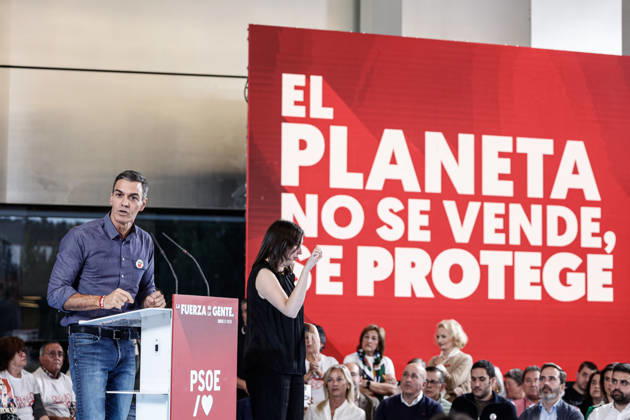 October 21, 2026, Burgos, Spain, Spain: Pedro Sanchez at the pre-campaign rally in Burgos. Burgos Spain - ZUMAc250 20261021_zip_c250_015 Copyright: xJorgexContrerasxSotox
