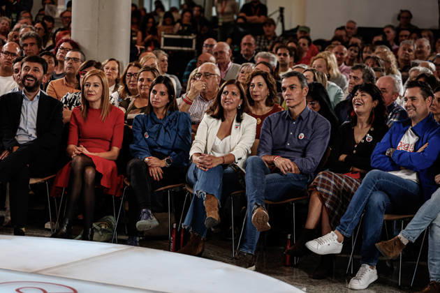 October 21, 2026, Burgos, Spain, Spain: Pedro Sanchez with his party colleagues. Burgos Spain - ZUMAc250 20261021_zip_c250_018 Copyright: xJorgexContrerasxSotox