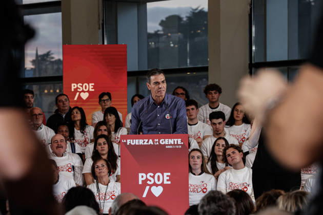 October 21, 2026, Burgos, Spain, Spain: Pedro Sanchez at the pre-campaign rally in Burgos. Burgos Spain - ZUMAc250 20261021_zip_c250_019 Copyright: xJorgexContrerasxSotox