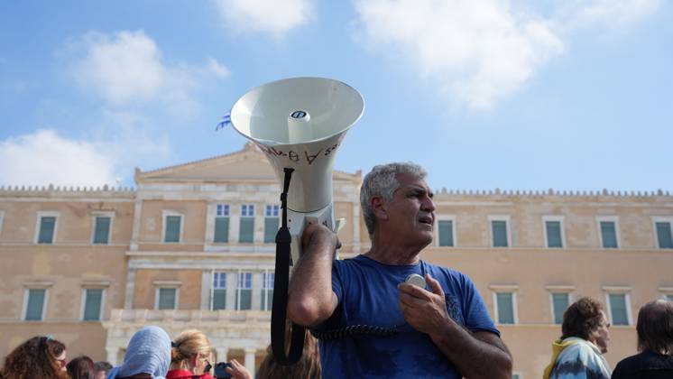 October 21, 2026, Athens, Greece: ATHENS, GREECE, OCTOBER 21, 2026: Students and educators march through central Athens towards the Greek Parliament during nationwide education protests and teachers™ strike action. Demonstrators demand increased public education funding, improved school facilities, smaller classes and higher teachers™ salaries, while opposing education privatisation. Athens Greece - ZUMAq101 20261021_zna_q101_247 Copyright: xVedatxYelerx