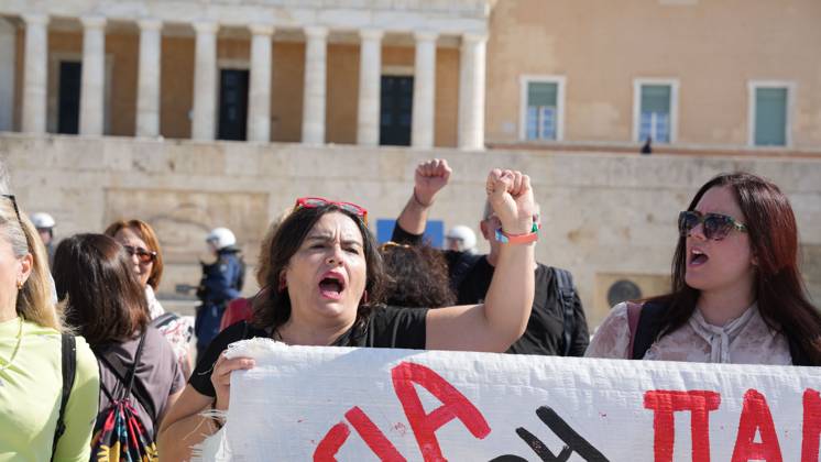October 21, 2026, Athens, Greece: ATHENS, GREECE, OCTOBER 21, 2026: Students and educators march through central Athens towards the Greek Parliament during nationwide education protests and teachers™ strike action. Demonstrators demand increased public education funding, improved school facilities, smaller classes and higher teachers™ salaries, while opposing education privatisation. Athens Greece - ZUMAq101 20261021_zna_q101_254 Copyright: xVedatxYelerx