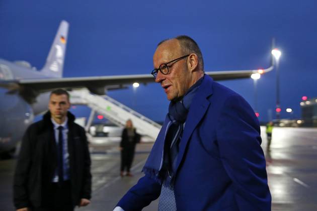 Schönefeld near Berlin, Brandenburg, Germany, October 22, 2026 BER Airport: Chancellor’s international trip to Montenegro—Chancellor Friedrich Merz of the CDU arrives on the tarmac and boards a Government Air Service aircraft for his departure Copyright: xdtsxNachrichtenagenturx dts_140204