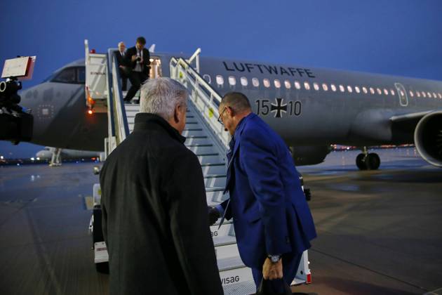 Schönefeld near Berlin, Brandenburg, Germany, October 22, 2026 BER Airport: Chancellor’s international trip to Montenegro. Chancellor Friedrich Merz (CDU) arrives on the tarmac and boards a Government Air Service aircraft for his departure. Copyright: xdtsxNachrichtenagenturx dts_140206