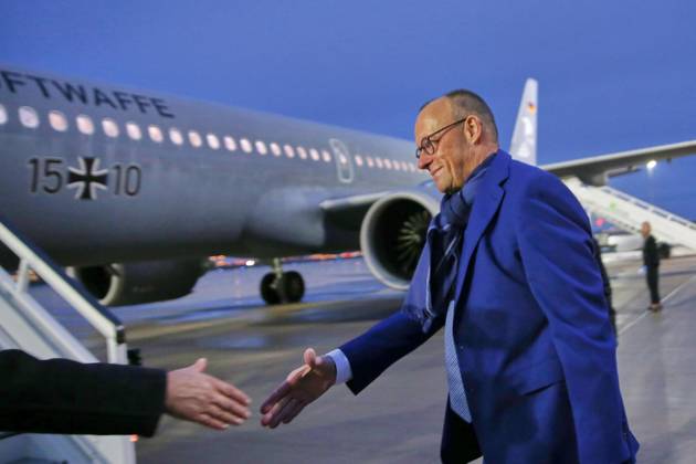 Schönefeld near Berlin, Brandenburg, Germany, October 22, 2026 BER Airport: Chancellor’s international trip to Montenegro—Chancellor Friedrich Merz of the CDU arrives on the tarmac and boards a Government Air Service aircraft for his departure Copyright: xdtsxNachrichtenagenturx dts_140211