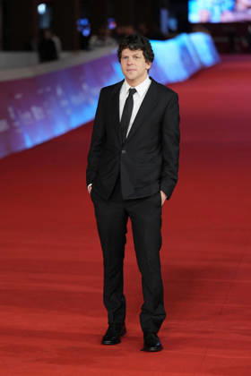 Jesse Eisenberg At 21st Rome Film Fest Red Carpet - Rome Jesse Eisenberg attends the red carpet premiere of the film The Debut during the 21st Rome Film Fest in Rome, Italy on October 21, 2026. Photo by Andrea Bracaglia ABACAPRESS.COM Rome Italy Italy  Copyright: xBracagliaxAndrea ABACAx