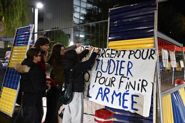 Students blocked the ULB campus in Brussels BRUSSELS, BELGIUM - OCTOBER 22: Students at the Universite Libre de Bruxelles (ULB) Solbosch Campus erect barricades and hang protest banners blocking campus entrances in Brussels, Belgium on Wednesday, October 22, 2026. Demonstrators assembled to protest planned tuition fee increases and budget cuts targeting higher education funding across the Wallonia-Brussels Federation. Dursun Aydemir Anadolu Brussels Belgium. Editorial use only. Please get in touch for any other usage.  Copyright: x2026xAnadoluxDursunxAydemirx