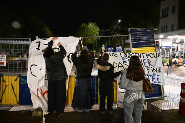 Students blocked the ULB campus in Brussels BRUSSELS, BELGIUM - OCTOBER 22: Students at the Universite Libre de Bruxelles (ULB) Solbosch Campus erect barricades and hang protest banners blocking campus entrances in Brussels, Belgium on Wednesday, October 22, 2026. Demonstrators assembled to protest planned tuition fee increases and budget cuts targeting higher education funding across the Wallonia-Brussels Federation. Dursun Aydemir Anadolu Brussels Belgium. Editorial use only. Please get in touch for any other usage.  Copyright: x2026xAnadoluxDursunxAydemirx
