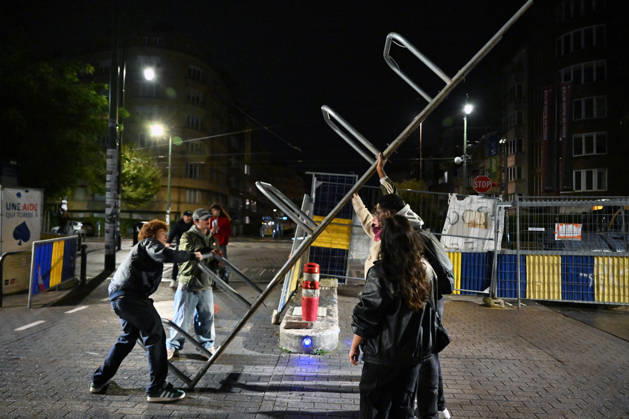 Students blocked the ULB campus in Brussels BRUSSELS, BELGIUM - OCTOBER 22: Students at the Universite Libre de Bruxelles (ULB) Solbosch Campus erect barricades and hang protest banners blocking campus entrances in Brussels, Belgium on Wednesday, October 22, 2026. Demonstrators assembled to protest planned tuition fee increases and budget cuts targeting higher education funding across the Wallonia-Brussels Federation. Dursun Aydemir Anadolu Brussels Belgium. Editorial use only. Please get in touch for any other usage.  Copyright: x2026xAnadoluxDursunxAydemirx