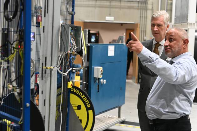 The King Visits Technicity Brussels ANDERLECHT, BELGIUM - OCTOBER 22 : King Philippe visits Technicity.brussels, the training and employment hub for the technology industry, in Anderlecht. Technicity.brussels was established through a public-private partnership and is aimed at job seekers, employees seeking retraining or further education, and students and teachers from secondary schools and colleges. The organization offers hands-on technical training and actively assists participants in finding a job. Companies can turn to it for continuing education for their staff or to rent modern technical infrastructure. During his visit, the King toured four training workshopselevator technology; HVAC and refrigeration technology; welding; and ele  Copyright: xBertxVanxDenxBrouckex