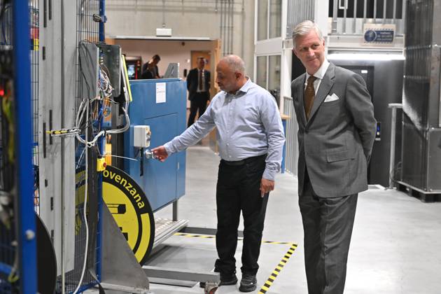 The King Visits Technicity Brussels ANDERLECHT, BELGIUM - OCTOBER 22 : King Philippe visits Technicity.brussels, the training and employment hub for the technology industry, in Anderlecht. Technicity.brussels was established through a public-private partnership and is aimed at job seekers, employees seeking retraining or further education, and students and teachers from secondary schools and colleges. The organization offers hands-on technical training and actively assists participants in finding a job. Companies can turn to it for continuing education for their staff or to rent modern technical infrastructure. During his visit, the King toured four training workshopselevator technology; HVAC and refrigeration technology; welding; and ele  Copyright: xBertxVanxDenxBrouckex