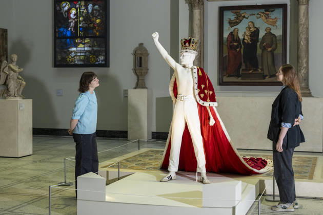 October 22, 2026, London, London, UK: LONDON, UK. Ã¢â‚¬ËœCloak and crown ensemble worn on the Magic TourÃ¢â‚¬â ¢, 1986, by Diana Moseley at a preview of Ã¢â‚¬ËœFreddie Mercury Splendid ThingsÃ¢â‚¬â ¢ at the V&A, South Kensington. To mark the 80th anniversary year of Freddie MercuryÃ¢â‚¬â ¢s birth, eight looks worn by him are displayed around the museum in a trail ,developed with Mary Austin, his former fianco e and close friend, to celebrate his career through costumes and accessories worn in some of QueenÃ¢â‚¬â ¢s most memorable music videos and performances. The show runs to 17 January 2027. London UK  - ZUMAl94_ 20261022_zaf_l94_008 Copyright: xStephenxChungx
