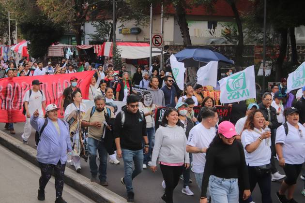 October 21, 2026, Mexico City, Mexico: MEXICO Mexico City, MEXICO - OCTOBER 21, 2026: Workers and retirees from the Mexican Social Security Institute (IMSS) are once again taking to the streets of Mexico City to demand the resignation of the general secretary of the National Union of Social Security Workers, the supply of medical supplies and equipment, and a direct pay raise based on the pay scale. Photo: JNA Press. Mexico City Mexico - ZUMAq101 20261021_zna_q101_264 Copyright: xCarlosxSantiagox