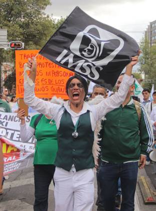 October 21, 2026, Mexico City, Mexico: MEXICO Mexico City, MEXICO - OCTOBER 21, 2026: Workers and retirees from the Mexican Social Security Institute (IMSS) are once again taking to the streets of Mexico City to demand the resignation of the general secretary of the National Union of Social Security Workers, the supply of medical supplies and equipment, and a direct pay raise based on the pay scale. Photo: JNA Press. Mexico City Mexico - ZUMAq101 20261021_zna_q101_268 Copyright: xCarlosxSantiagox