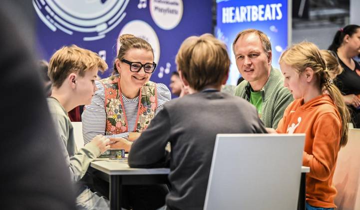 First Day of the Essen Game Fair SPIEL Essen will take place from October 22 to 25, 2026, at the Messe Essen exhibition grounds ** FOR EDITORIAL PURPOSES ONLY ** EDITORIAL USE ONLY ** p Playing Cascadia: Mountain Lakes on Thursday, October 10, 2026 First Day of the Essen Game Fair SPIEL Essen will take place from October 22 to Copyright: KerstinxKokoska doc8852wrazltwlyqd8jn3 ,EDITORIAL USE ONLY Copyright: KerstinxKokoska