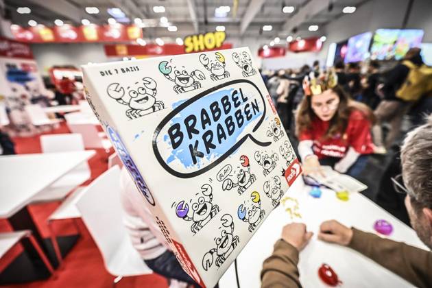 First Day of the Essen Game Fair SPIEL Essen will take place from October 22 to 25, 2026, at the Messe Essen exhibition grounds ** FOR EDITORIAL PURPOSES ONLY ** EDITORIAL USE ONLY ** p Game fair visitors play Brabbel Krabben on Thursday, October 10, 2026 First day of the Essen Game Fair SPIEL Essen will take pla Copyright: KerstinxKokoska doc8852wjc65lscostrodx ,EDITORIAL USE ONLY Copyright: KerstinxKokoska