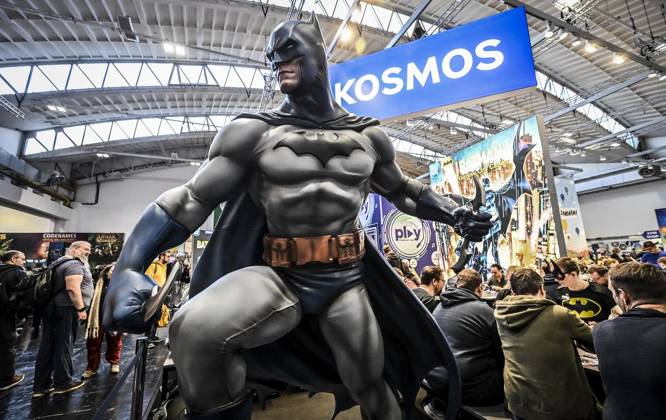 First Day of the Essen Game Fair SPIEL Essen will take place from October 22 to 25, 2026, at the Messe Essen exhibition grounds ** FOR EDITORIAL PURPOSES ONLY ** EDITORIAL USE ONLY ** p Game fair visitors play the game Batman by Kosmos on Thursday, October 10, 2026. First day of the Essen Game Fair. S Copyright: KerstinxKokoska doc8852wlh4l91agdohl5 ,EDITORIAL USE ONLY Copyright: KerstinxKokoska