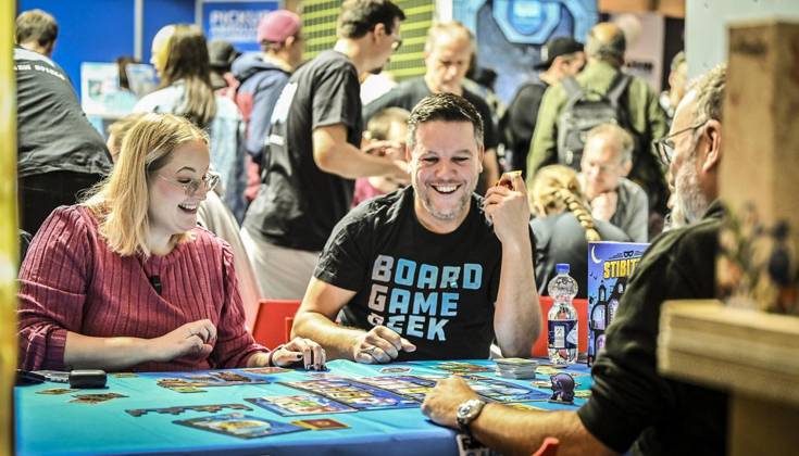 First Day of the Essen Game Fair SPIEL Essen will take place from October 22 to 25, 2026, at the Messe Essen exhibition grounds ** FOR EDITORIAL USE ONLY ** EDITORIAL USE ONLY ** p Editor Kirsten Gnoht plays the game Stibitzt on Thursday, October 10, 2026 First Day of the Essen Game Fair SPIEL Essen Copyright: KerstinxKokoska doc8852wod6qyr4pm0fjnf ,EDITORIAL USE ONLY Copyright: KerstinxKokoska