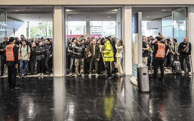 First Day of the Essen Game Fair SPIEL Essen will take place from October 22 to 25, 2026, at the Messe Essen exhibition grounds ** FOR EDITORIAL PURPOSES ONLY ** EDITORIAL USE ONLY ** p A crowd waits to be admitted on Thursday, October 10, 2026. First day of the Essen Game Fair. SPIEL Essen will take place from October Copyright: KerstinxKokoska doc8852wga9aztmemoojty ,EDITORIAL USE ONLY Copyright: KerstinxKokoska