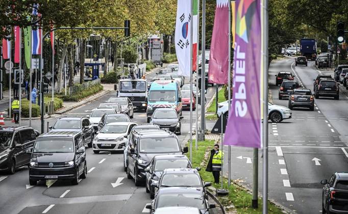 First Day of the Essen Game Fair SPIEL Essen will take place from October 22 to 25, 2026, at the Messe Essen exhibition grounds ** FOR EDITORIAL PURPOSES ONLY ** EDITORIAL USE ONLY ** p Traffic jam on Norbertstraße on Thursday, October 10, 2026 First day of the Essen Game Fair SPIEL Essen will take place from October Copyright: KerstinxKokoska doc8852wffxi2g1l4ktco47 ,EDITORIAL USE ONLY Copyright: KerstinxKokoska