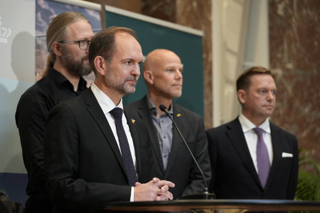 DENMARK The Ministry of Defense holds a press conference. Defense Minister Jeppe Bruus, Stinus Lindgreen (R), Carsten Bach (LA), and Marcus Knuth (K) hold a press conference at the Ministry of Defense in Copenhagen on Thursday, October 22, 2026. Denmark is purchasing long  Copyright: EmilxHelmsx spdk20261022-154629-L
