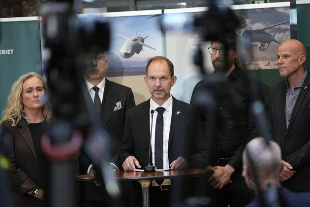 DENMARK The Ministry of Defense holds a press conference. Defense Minister Jeppe Bruus, DF’s defense spokesperson Alex Ahrendtsen, Stinus Lindgreen (R), Carsten Bach (LA), and Charlotte Bagge Hansen (M) hold a press conf  Copyright: EmilxHelmsx spdk20261022-154652-L