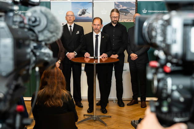 DENMARK The Ministry of Defense holds a press conference with Defense Minister Jeppe Bruus S, Alex Ahrendtsen (DF), and Stinus Lindgreen (R) at the Ministry of Defense in Copenhagen on Thursday, October 22, 2026. Denmark is purchasing long-range missiles that can be launched fro  Copyright: EmilxNicolaixHelmsx spdk20261022-163402-L