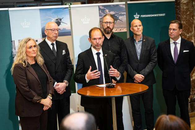 DENMARK Ministry of Defense holds press conference Minister of Defense Jeppe Bruus S, Alex Ahrendtsen (DF), Stinus Lindgreen (R), Charlotte Bagge Hansen (M), Carsten Bach (LA), and Marcus Knuth (K) hold a press  Copyright: EmilxNicolaixHelmsx spdk20261022-163335-L