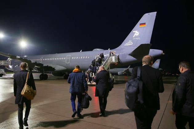 Schönefeld near Berlin, Brandenburg, Germany, October 22, 2026 BER Airport: The Chancellor’s trip abroad to Montenegro; journalists on their way to a Government Air Service aircraft to accompany Chancellor Friedrich Merz (CDU) Copyright: xdtsxNachrichtenagenturx dts_140277