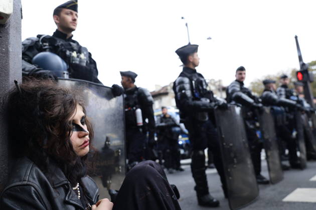 Students gather outside Pitie-Salpetriere hospital in Paris PARIS, FRANCE - OCTOBER 22: Students and protesters gather outside the Pitie-Salpetriere hospital in Paris, France, on October 22, 2026, during a demonstration called by student and high school organisations amid ongoing social and political tensions in France. The demonstration had been banned by the Paris police prefecture. Ibrahim Ezzat Anadolu Paris France. Editorial use only. Please get in touch for any other usage.  Copyright: x2026xAnadoluxIbrahimxEzzatx