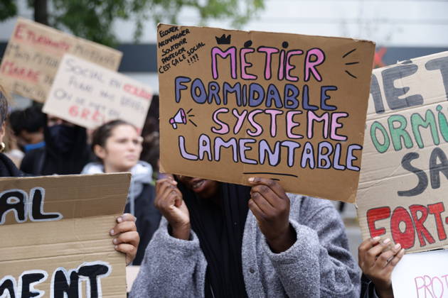 Students gather outside Pitie-Salpetriere hospital in Paris PARIS, FRANCE - OCTOBER 22: Students and protesters gather outside the Pitie-Salpetriere hospital in Paris, France, on October 22, 2026, during a demonstration called by student and high school organisations amid ongoing social and political tensions in France. The demonstration had been banned by the Paris police prefecture. Ibrahim Ezzat Anadolu Paris France. Editorial use only. Please get in touch for any other usage.  Copyright: x2026xAnadoluxIbrahimxEzzatx