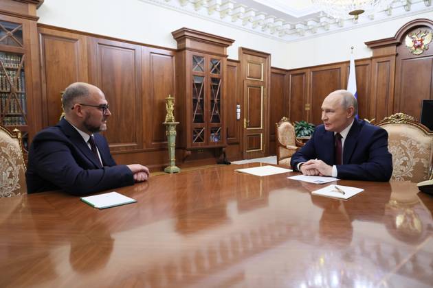 Russia Putin 9270649 22.10.2026 Russian President Vladimir Putin meets with Vladivostok Mayor Konstantin Shestakov at the Kremlin in Moscow, Russia. Mikhail Metzel Sputnik Moscow Russia  Copyright: xMikhailxMetzelx