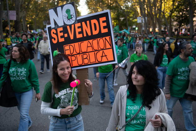 Protest Over the Education Strike in Madrid Hundreds of people are protesting the education strike on October 22, 2026, in Madrid, Spain. The indefinite education strike in Madrid continues and enters the second half of October 2026, marked by a strong mobilization of public school teachers and the outright refusal of Isabel Díaz Ayuso’s government to sit down and negotiate. OCTOBER 22, 2026 PANTIES HANGING RALLY Fernando Sá Madrid, Madrid, Spain  Copyright: xFernandoxSanchezx 7862420