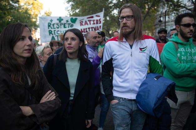 Protest in Support of the Education Strike in Madrid: Pablo Fernández, Secretary of Organization and Spokesperson for Podemos; Ione Belarra, Secretary-General of Podemos; and Irene Montero, Political Secretary of Podemos and Member of the European Parliament, during a protest in support of the education strike, on October 22, 2026, in Madrid, Spain. The indefinite education strike in Madrid continues and enters the second half of October 2026, marked by a strong mobilization of public school teachers and the outright refusal of Isabel Díaz Ayuso’s government to sit down and negotiate. OCTOBER 22, 2026 PANTIES HANGING RALLY Fernando Sá Madrid, Spain  Copyright: xFernandoxSanchezx 7862424