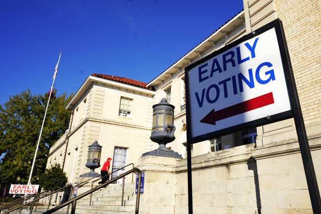 (261023) -- PARIS, Oct. 23, 2026 -- A man goes to a polling station after early voting for the Nov. 3 U.S. midterm elections started, in Paris, Texas, the United States on Oct. 22, 2026. ) U.S.-MIDTERM ELECTIONS-EARLY VOTING WuxXiaoling 
