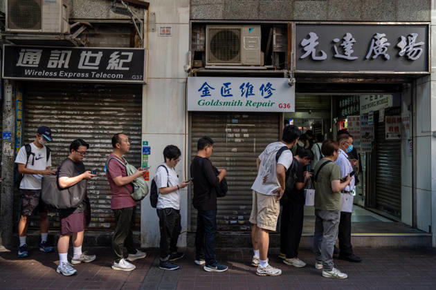 First Day on sale of IPhone Duo in Hong Kong People selling iPhones Duo lining up outside Sin Tat Plaza, a popular iPhone location for phone resellers on October 22, 2026 in Hong Kong. The iPhone DUO is Apple INC.™s first foldable phone, today is the first day the new iPhone DUO is available to the public. (Photo by Vernon Yuen Nexpher Images) HONG KONG HONG KONG